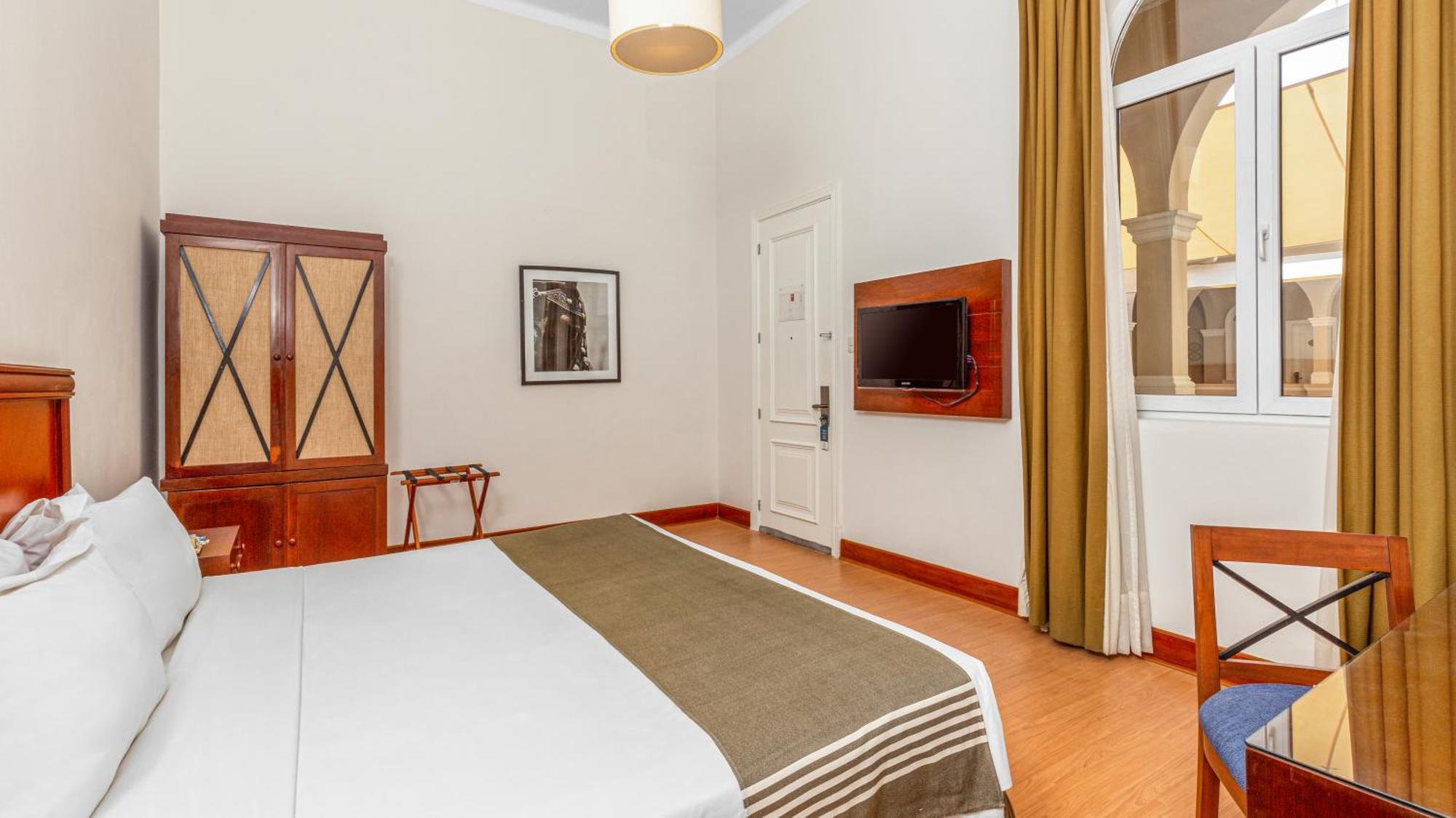 Lp Portales Hotel